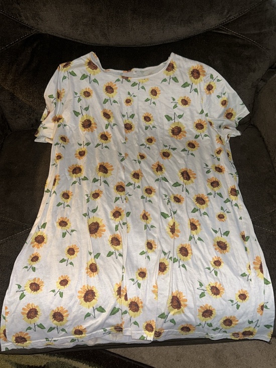 Tops - Sunflower Print Women’s Tee Top - White